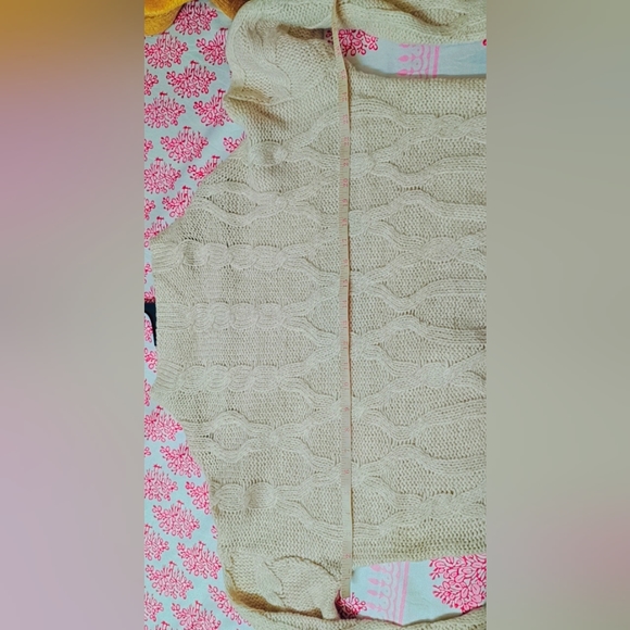 Vintage Woolen knitted Oversized Loose fit Cream Colour Jumper - Picture 2 of 3